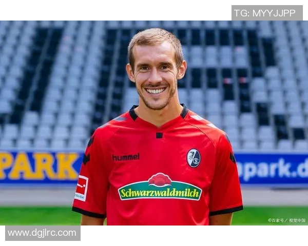 拉什福德领衔曼联新赛季冲击目标展望与挑战并存的足球之路 拉什福德领衔曼联新赛季冲击目标展望与挑战并存的足球之路