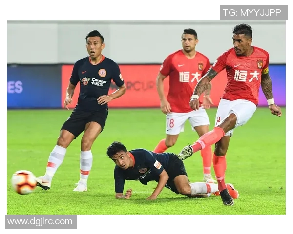 恒大与香港足球队精彩对决重播回顾赛场瞬间与精彩进球分析 恒大与香港足球队精彩对决重播回顾赛场瞬间与精彩进球分析